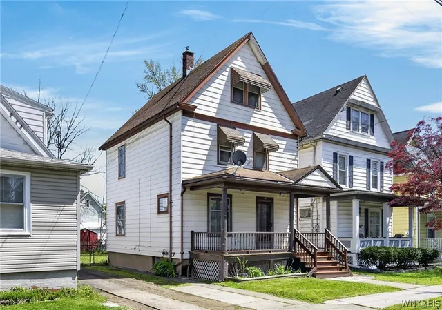 Photo 2 of Single family home for sale at 805 16th Street, Niagara Falls, NY 14301 | MLS# B1679009 | Listing updated on 2026-07-25