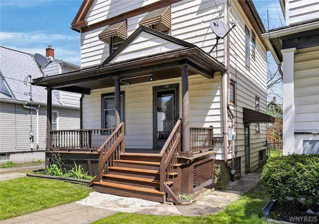 Photo 3 of Single family home for sale at 805 16th Street, Niagara Falls, NY 14301 | MLS# B1679009 | Listing updated on 2026-07-25