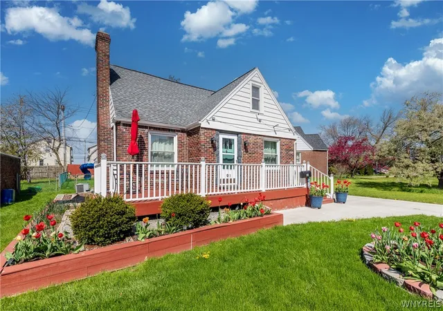 3rd image of 92 Mapleview Rd, Buffalo, NY 14225 | MLS# B1678905