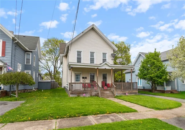 Homes for sale in Lyons, NY | 37 Holley St, Lyons, NY 14489 | MLS# R1676298