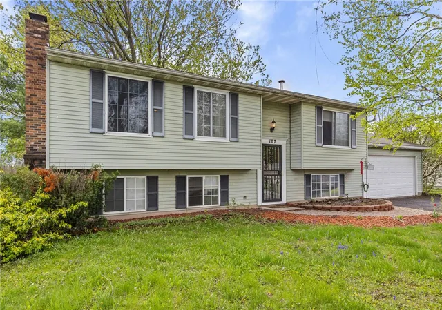 2nd image of 107 Overland Trl, Henrietta, NY 14586 | MLS# R1679102