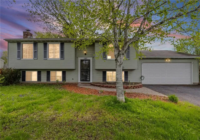 3rd image of 107 Overland Trl, Henrietta, NY 14586 | MLS# R1679102
