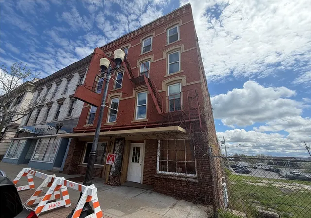 2nd image of 555 S Exchange St, Geneva, NY 14456 | MLS# R1679159