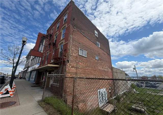 Listing Photo 3 - Condo for sale in building located at 555 S Exchange St, Geneva, NY 14456