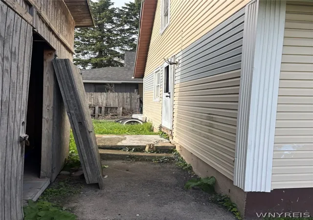 3rd image of 538 59Th St, Niagara Falls, NY 14304 | MLS# B1678965