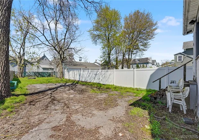 4th image of 227 Genesee St, Lockport City, NY 14094 | MLS# B1677256
