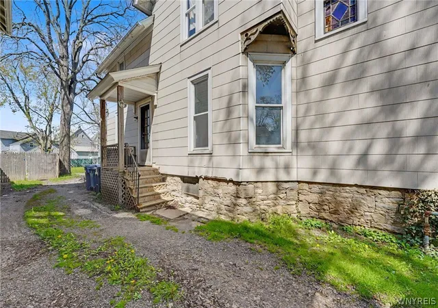5th image of 227 Genesee St, Lockport City, NY 14094 | MLS# B1677256