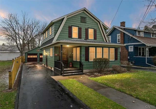 Homes for sale in Oneida, NY | 523 Broad St, Oneida, NY 13421 | MLS# S1671519