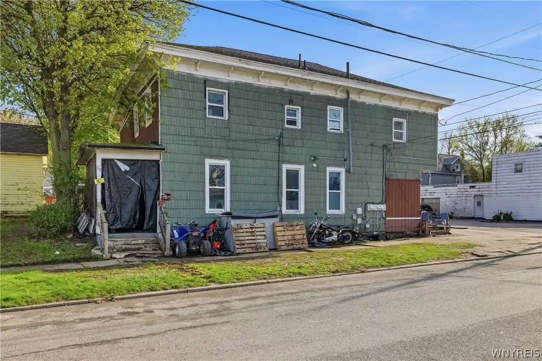 Photo 1 of Sale Pending at 98 Washington St, Lockport, NY 14094 | MLS# B1677885 | Listing updated on 2026-10-02