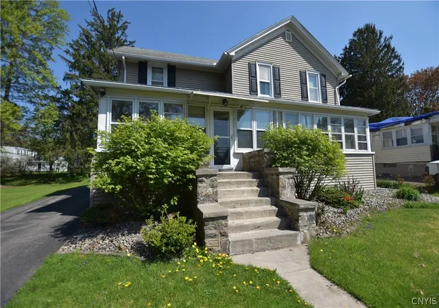 Photo 1 of Single family home for sale at 30 W Oneida St, Baldwinsville, NY 13027 | MLS# S1679357 | Listing updated on 2026-07-28