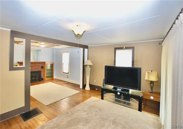 Photo 2 of Single family home for sale at 30 W Oneida St, Baldwinsville, NY 13027 | MLS# S1679357 | Listing updated on 2026-07-28