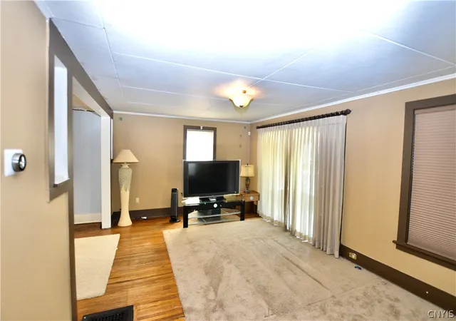 Photo 3 of Single family home for sale at 30 W Oneida St, Baldwinsville, NY 13027 | MLS# S1679357 | Listing updated on 2026-07-28