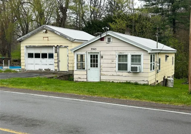 Homes for sale in Palmyra, NY | 3565 N Creek Rd, Palmyra, NY 14522 | MLS# R1678508