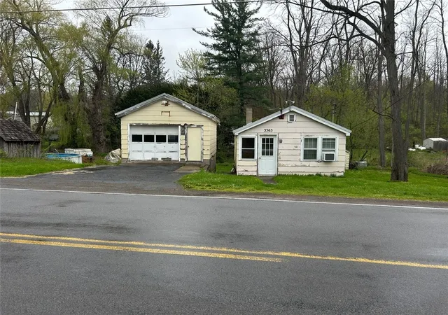 Homes for sale in Palmyra, NY | 3565 N Creek Rd, Palmyra, NY 14522 | MLS# R1678508