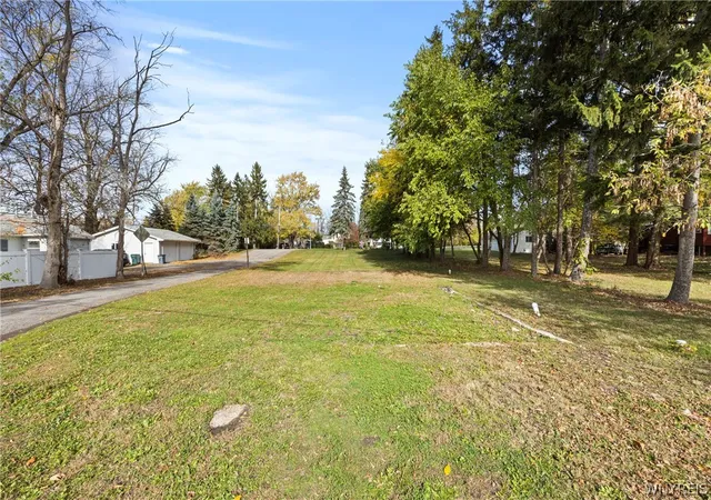 2nd image of 2204 River Rd, Niagara Falls, NY 14304 | MLS# B1679406