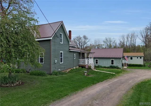 Homes for sale in Ridgeway, NY | 10793 Ridge Rd, Ridgeway, NY 14103 | MLS# B1678890