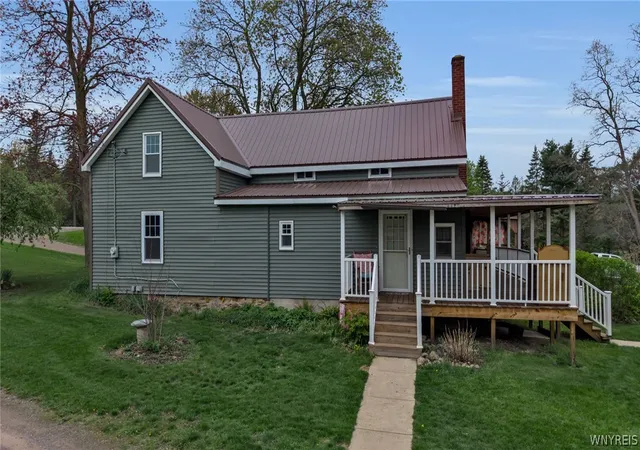 Homes for sale in Ridgeway, NY | 10793 Ridge Rd, Ridgeway, NY 14103 | MLS# B1678890