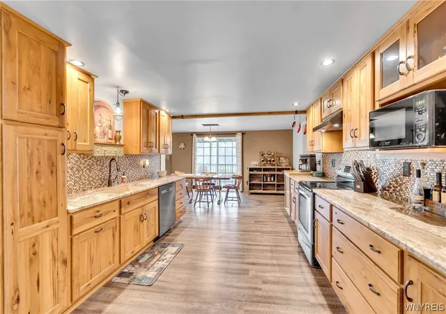 Homes for sale in Ridgeway, NY | 10793 Ridge Rd, Ridgeway, NY 14103 | MLS# B1678890