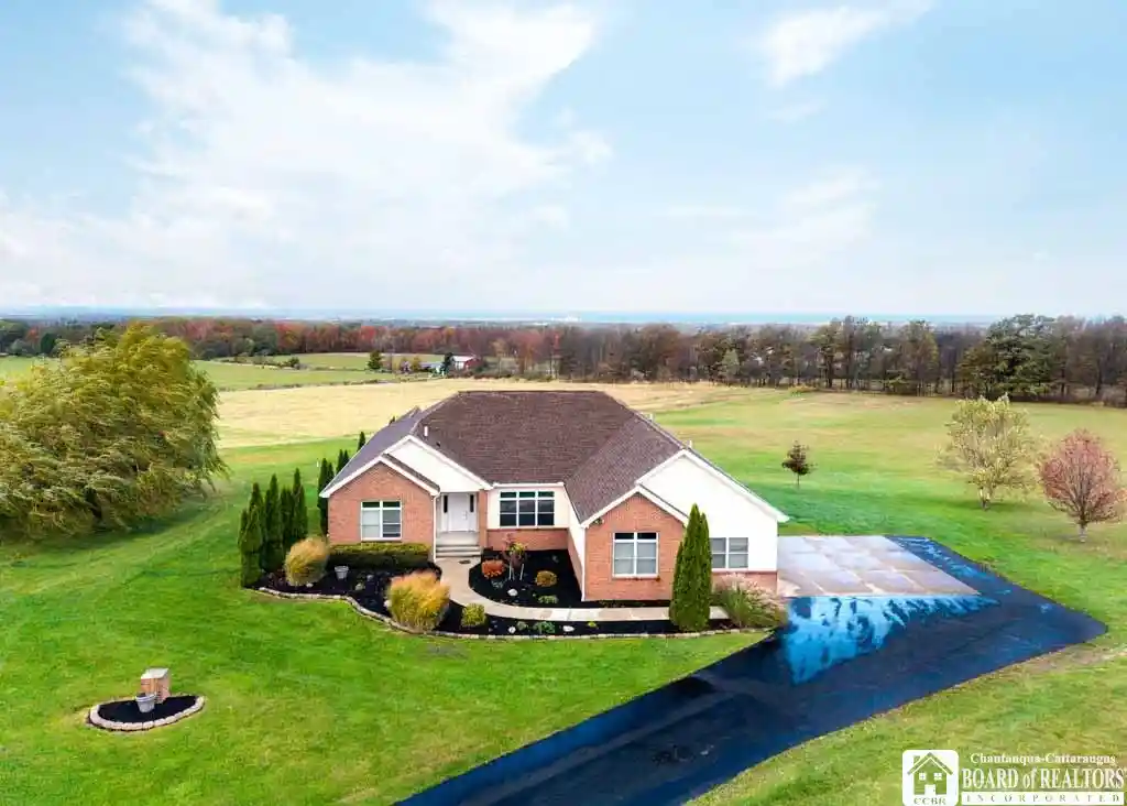 Photo 1 of Sale Pending at 3258 Straight Rd, Fredonia, NY 14063 | MLS# R1679252 | Listing updated on 2026-10-04