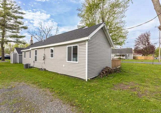 Homes for sale in Lysander, NY | 7482 Surbrook Rd, Lysander, NY 13027 | MLS# S1678957