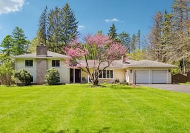1st image of 44 Crescent Hill Rd, Pittsford, NY 14534 | MLS# R1678822