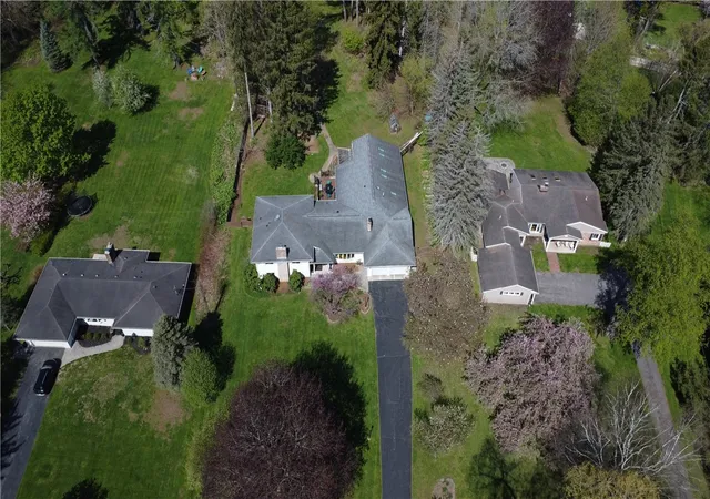 2nd image of 44 Crescent Hill Rd, Pittsford, NY 14534 | MLS# R1678822