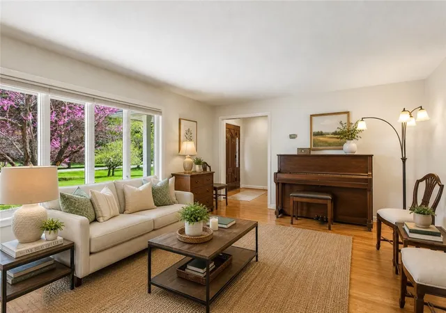 3rd image of 44 Crescent Hill Rd, Pittsford, NY 14534 | MLS# R1678822