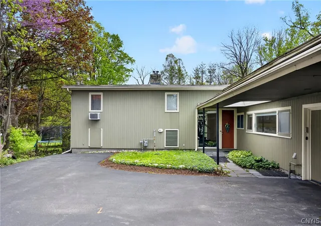 Homes for sale in Syracuse, NY | 327 Kimber Rd, Syracuse, NY 13224 | MLS# S1679377