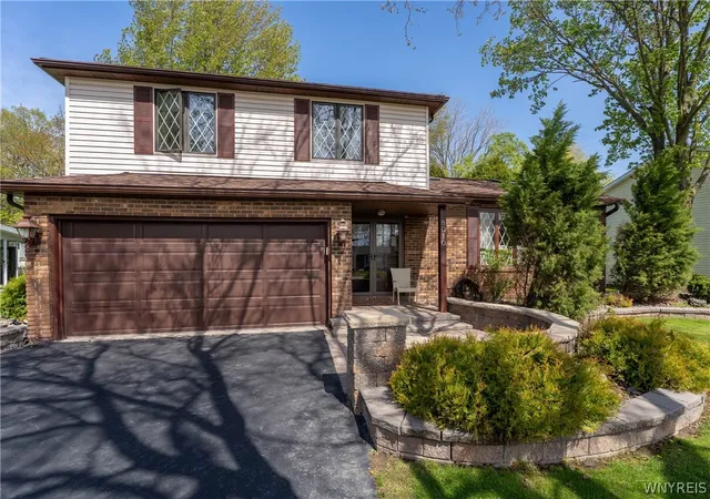 2nd image of 8010 Crestview Dr, Niagara Falls, NY 14304 | MLS# B1679625