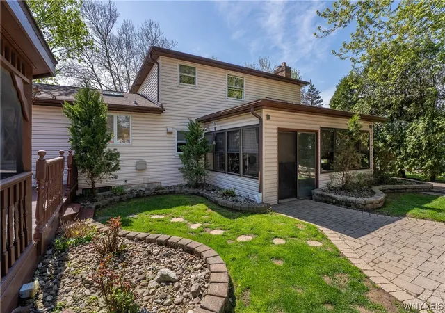 4th image of 8010 Crestview Dr, Niagara Falls, NY 14304 | MLS# B1679625