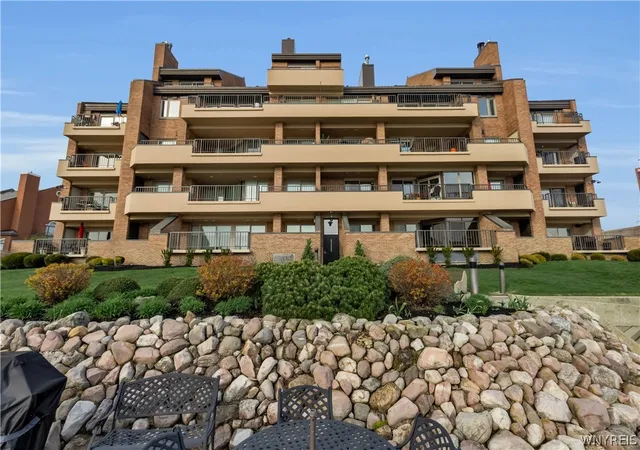 1st image of 40 Waterfront Cir #401, Buffalo, NY 14202 | MLS# B1679422