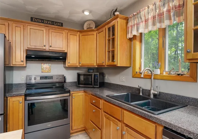 Homes for sale in Westmoreland, NY | 7558 Cider St, Westmoreland, NY 13424 | MLS# S1679483