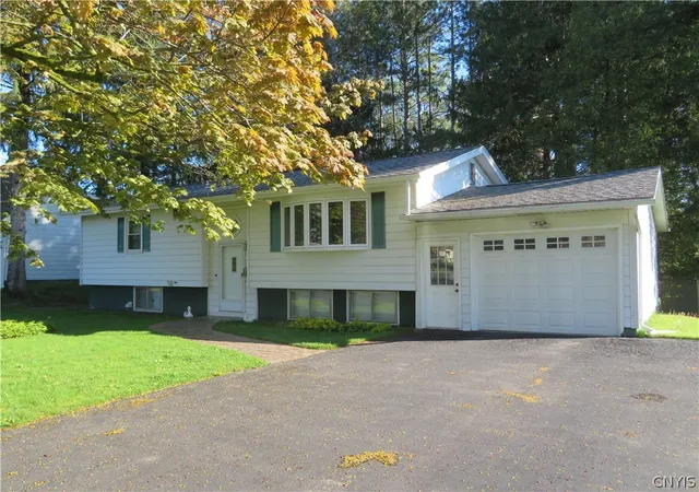 Homes for sale in Whitestown, NY | 33 Perimeter Rd, Whitestown, NY 13492 | MLS# S1679759