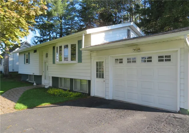 Homes for sale in Whitestown, NY | 33 Perimeter Rd, Whitestown, NY 13492 | MLS# S1679759