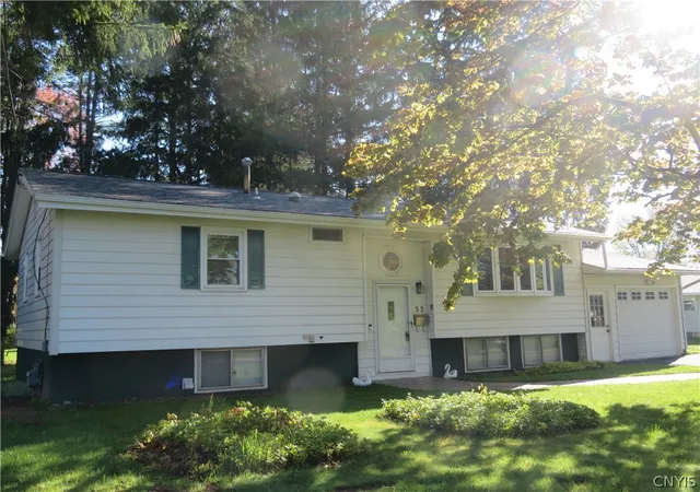 Homes for sale in Whitestown, NY | 33 Perimeter Rd, Whitestown, NY 13492 | MLS# S1679759