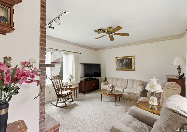 Homes for sale in Camillus, NY | 502 Woburn Dr, Camillus, NY 13031 | MLS# S1679506