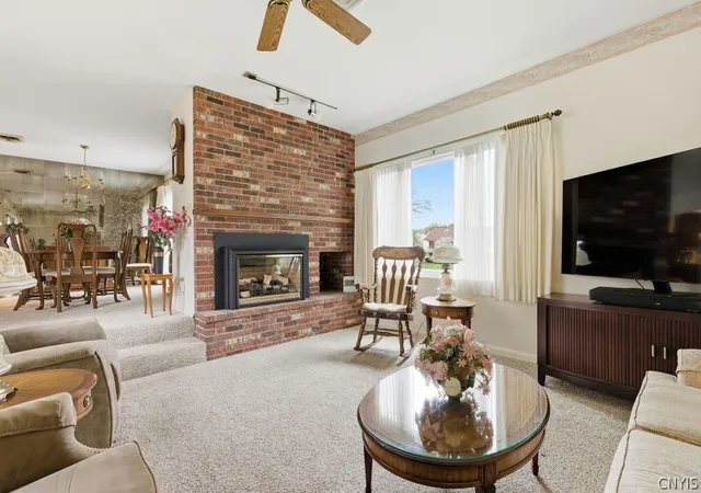 Homes for sale in Camillus, NY | 502 Woburn Dr, Camillus, NY 13031 | MLS# S1679506