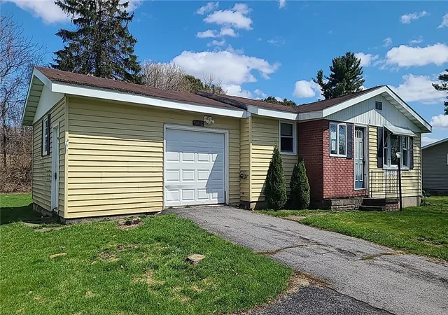Homes for sale in Throop, NY | 7396 Centerport Rd, Throop, NY 13021 | MLS# R1679716