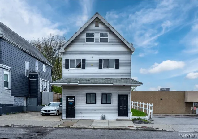 Homes for sale in Buffalo, NY | 490 Grant St, Buffalo, NY 14213 | MLS# B1679473
