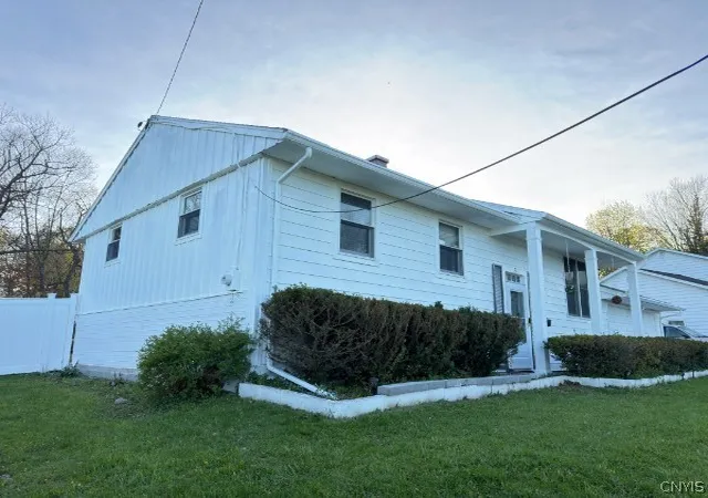 Homes for sale in Whitestown, NY | 6 Limekiln Rd, Whitestown, NY 13492 | MLS# S1679824