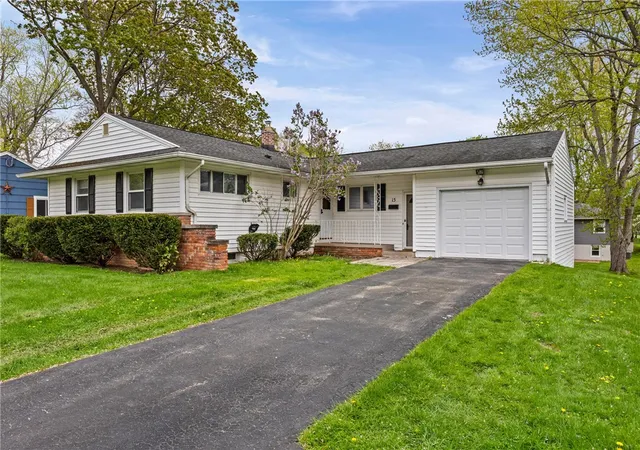 Homes for sale in Penfield, NY | 15 Valley Brook Rd, Penfield, NY 14526 | MLS# R1679536