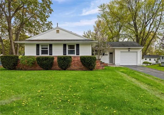 Homes for sale in Penfield, NY | 15 Valley Brook Rd, Penfield, NY 14526 | MLS# R1679536