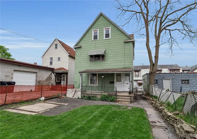 Homes for sale in Niagara Falls, NY | 563 Tronolone Pl, Niagara Falls, NY 14301 | MLS# B1679773