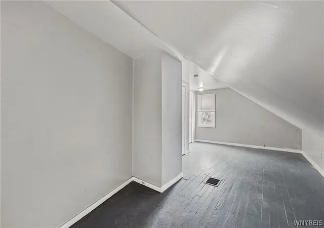 26th image of 213 Westminster Ave, Buffalo, NY 14215 | MLS# B1680074