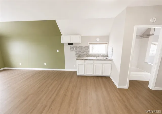 4th image of 122 Austin St, Buffalo, NY 14207 | MLS# B1679464