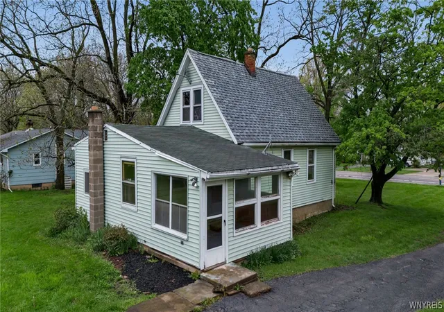 Homes for sale in Lewiston, NY | 994 Ridge Rd, Lewiston, NY 14092 | MLS# B1680157