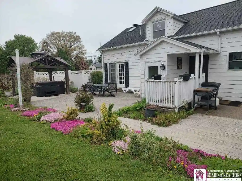 Photo 1 of Single family home for sale at 4985 W Main Rd, Fredonia, NY 14063 | MLS# R1680123 | Listing updated on 2026-05-24