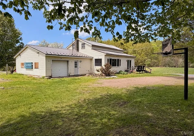 Homes for sale in Granby, NY | 671 County Route 3, Granby, NY 13069 | MLS# S1680245
