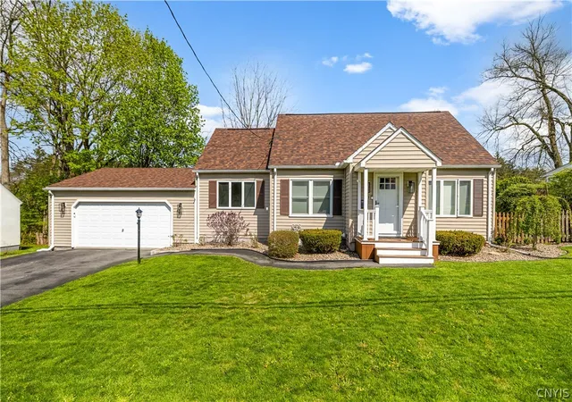 Homes for sale in New Hartford, NY | 30 Allman Pl, New Hartford, NY 13413 | MLS# S1680334