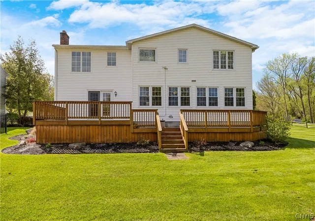 2nd image of 7626 Sandy Ln, Syracuse, NY 13212 | MLS# S1680338
